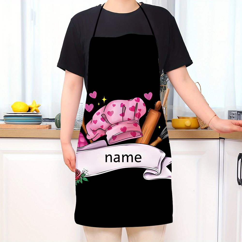Kitchen Gadgets Name - ชื่อที่กําหนดเองข้อความส่วนบุคคลผ้ากันเปื้อนธีมเชฟสีชมพูพร้อมเครื่องครัว Hearts & Stars พิมพ์อุปกรณ์ทําอาหารผ้ากันเปื้อน